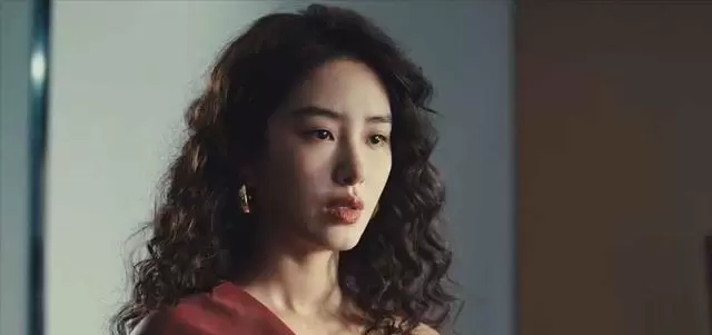 周媚与林展翘双线叙事揭示女性经济依附困境 | 资讯配图