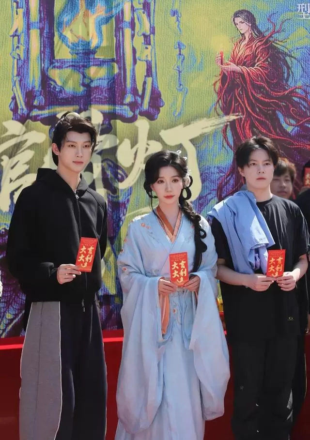 王格格主演《绾骨灯》横店开机，听花岛打造中式微恐志怪剧 | 资讯配图