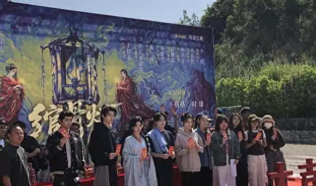 王格格主演《绾骨灯》横店开机，听花岛打造中式微恐志怪剧 | 情报图